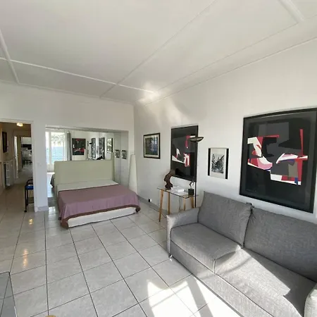 207 - La Croisette- 1ere Ligne Face Avec Balcon Appartement *
